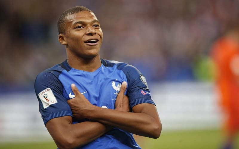 Xếp sau CR7, Mbappe thu về mức lương cao ngất ngưỡng